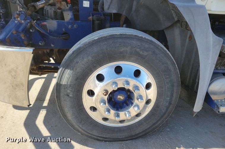 image for item LC9836 2012 Mack CXU613 semi truck