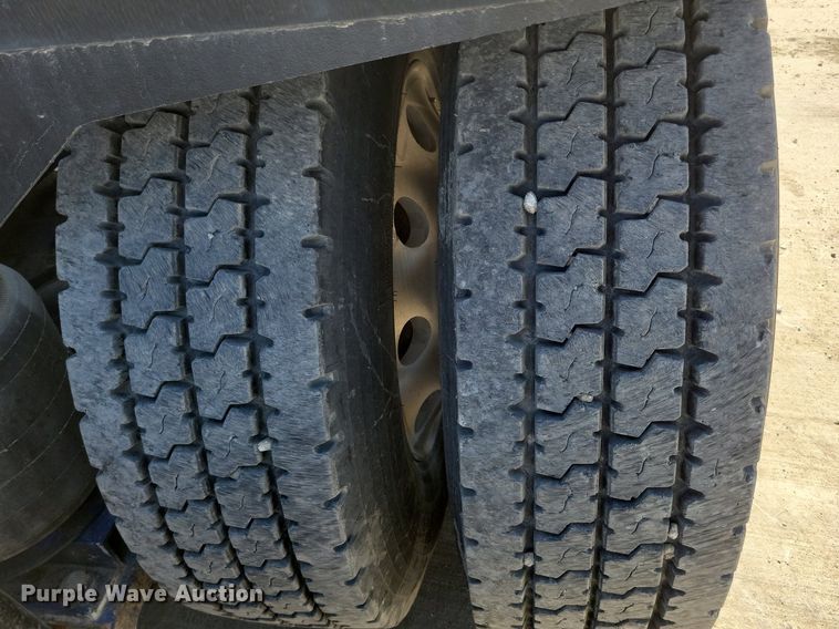 image for item LC9836 2012 Mack CXU613 semi truck