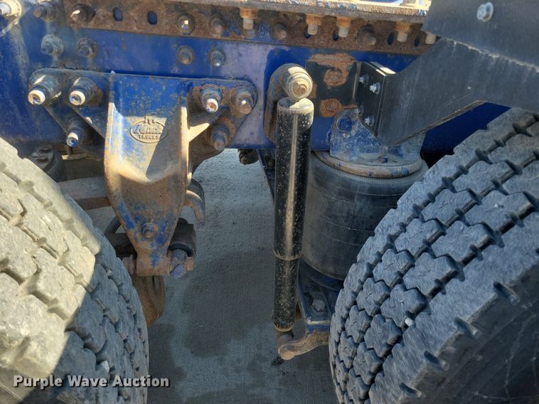 image for item LC9836 2012 Mack CXU613 semi truck