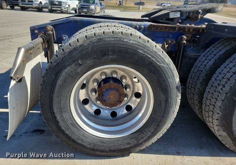 image for item LC9836 2012 Mack CXU613 semi truck