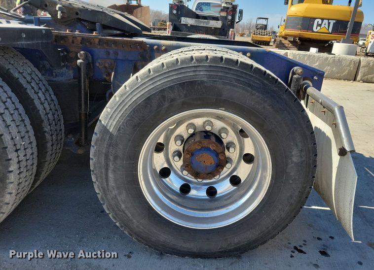 image for item LC9836 2012 Mack CXU613 semi truck