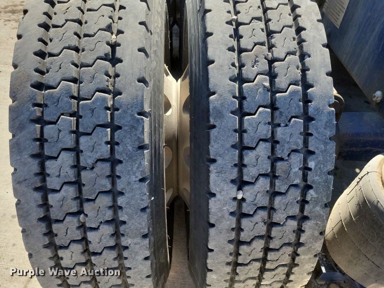 image for item LC9836 2012 Mack CXU613 semi truck