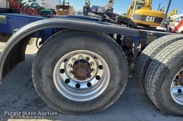 image for item LC9836 2012 Mack CXU613 semi truck