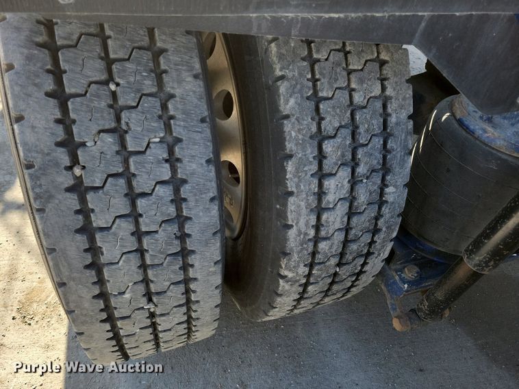 image for item LC9836 2012 Mack CXU613 semi truck