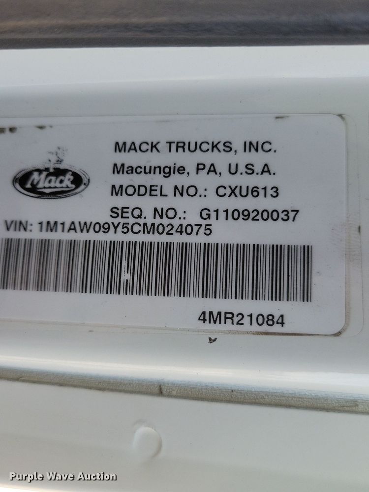 image for item LC9836 2012 Mack CXU613 semi truck