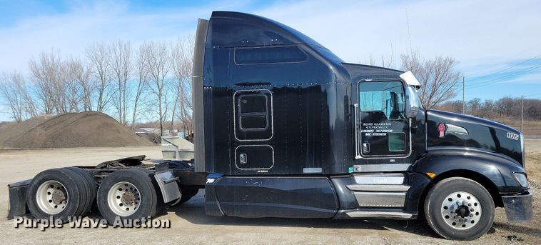 image for item LC9845 2013 Kenworth T660 semi truck