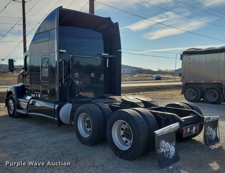 image for item LC9845 2013 Kenworth T660 semi truck