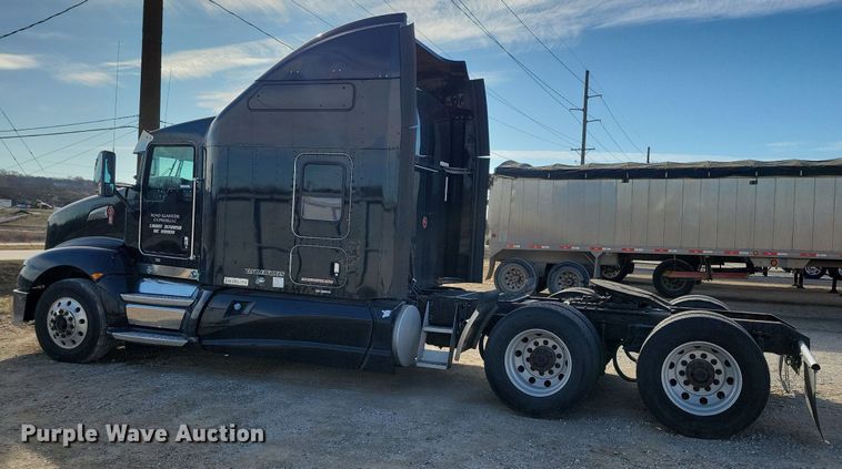 image for item LC9845 2013 Kenworth T660 semi truck