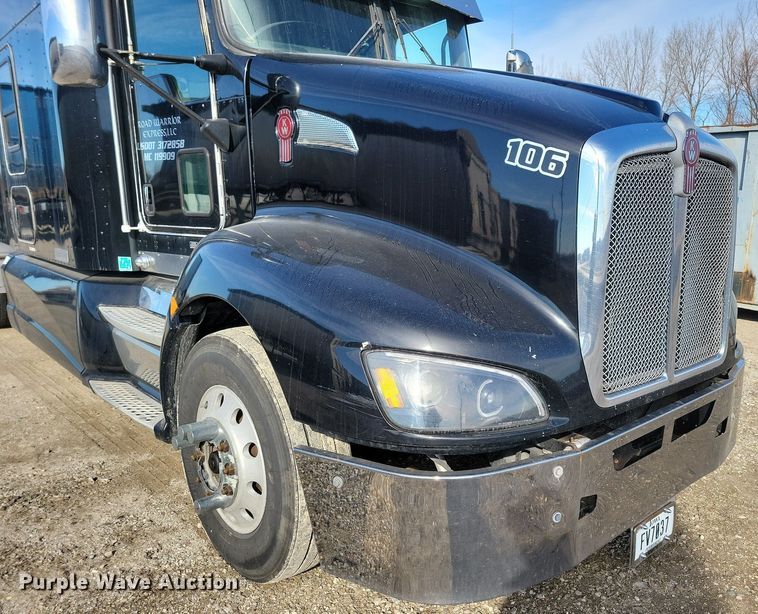 image for item LC9845 2013 Kenworth T660 semi truck