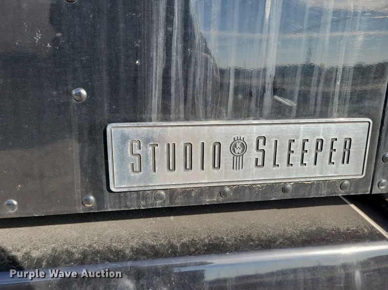 image for item LC9845 2013 Kenworth T660 semi truck