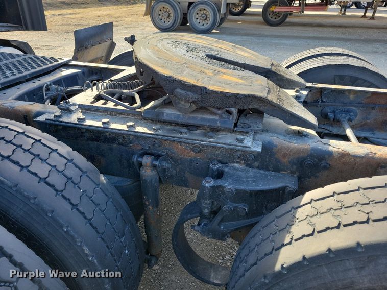 image for item LC9845 2013 Kenworth T660 semi truck