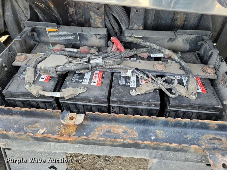 image for item LC9845 2013 Kenworth T660 semi truck