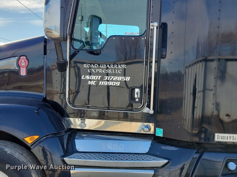 image for item LC9845 2013 Kenworth T660 semi truck