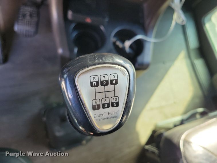 image for item LC9845 2013 Kenworth T660 semi truck