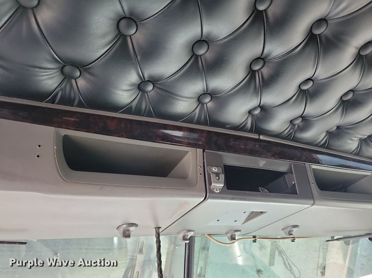 image for item LC9845 2013 Kenworth T660 semi truck