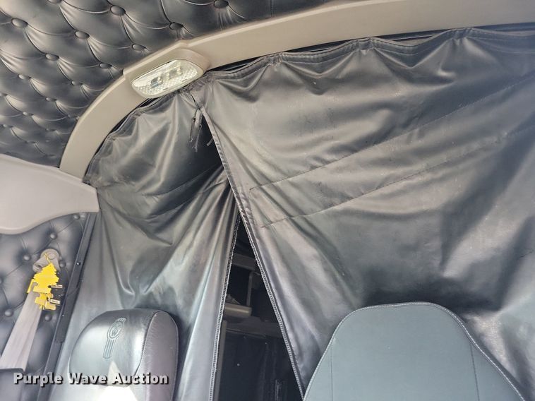 image for item LC9845 2013 Kenworth T660 semi truck