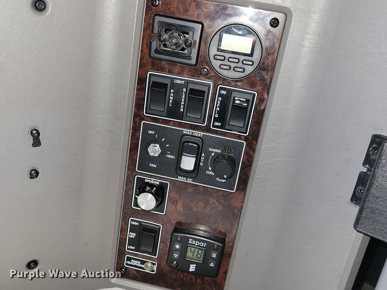 image for item LC9845 2013 Kenworth T660 semi truck