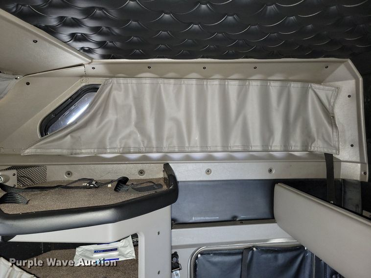 image for item LC9845 2013 Kenworth T660 semi truck