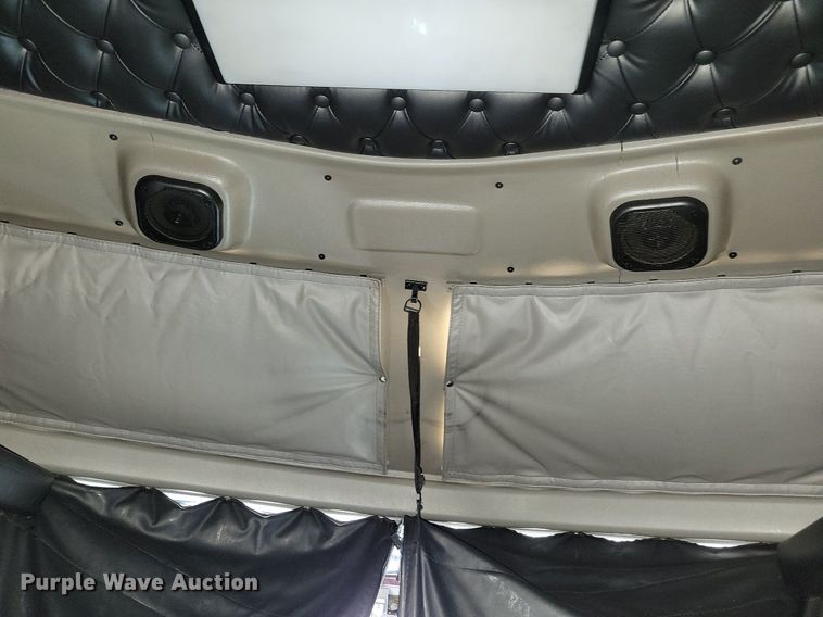 image for item LC9845 2013 Kenworth T660 semi truck