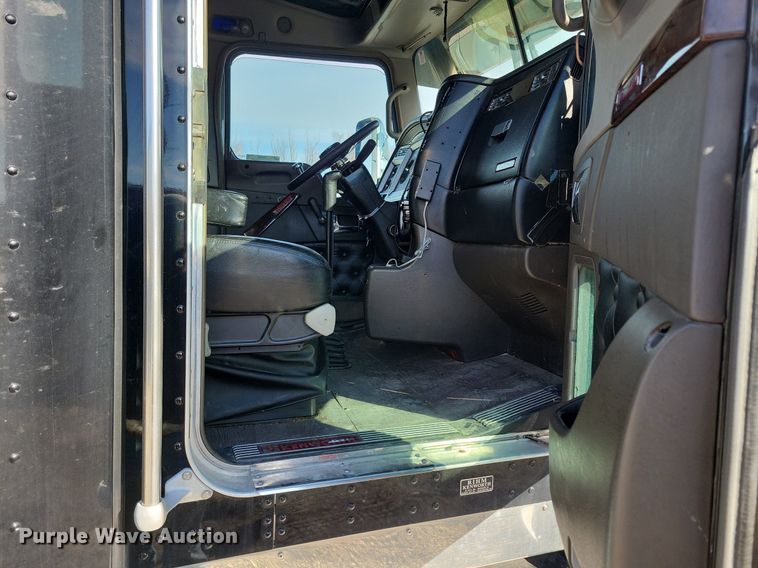 image for item LC9845 2013 Kenworth T660 semi truck