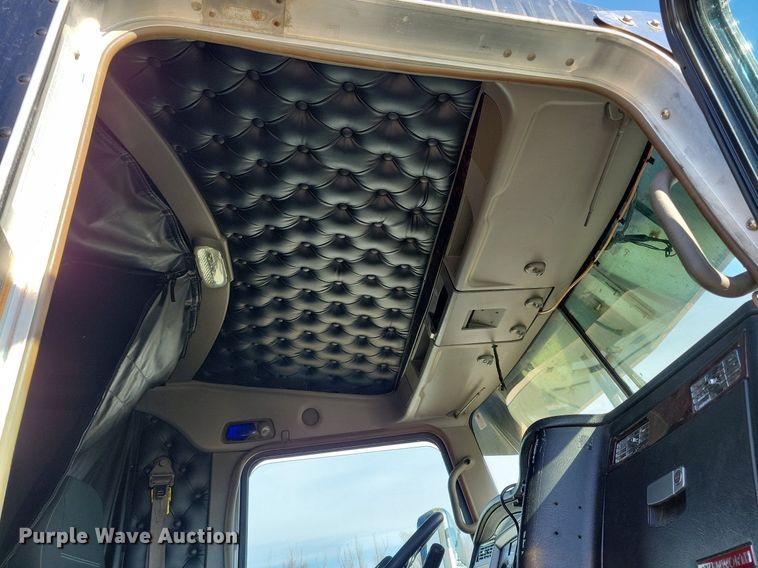 image for item LC9845 2013 Kenworth T660 semi truck