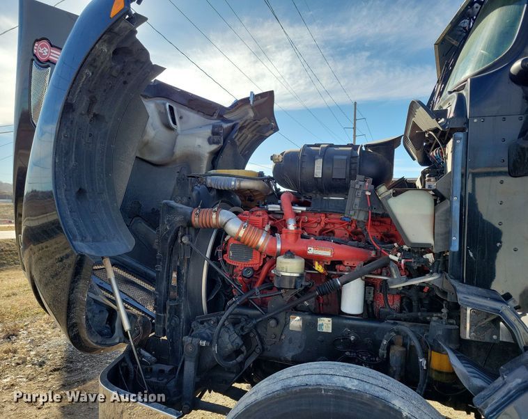 image for item LC9845 2013 Kenworth T660 semi truck