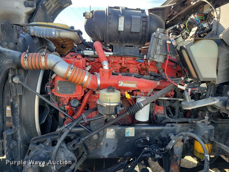 image for item LC9845 2013 Kenworth T660 semi truck