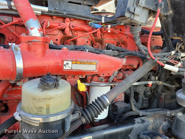 image for item LC9845 2013 Kenworth T660 semi truck