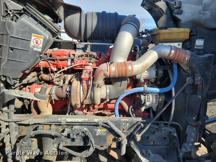 image for item LC9845 2013 Kenworth T660 semi truck