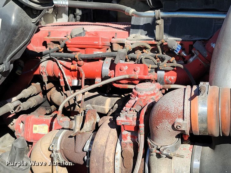 image for item LC9845 2013 Kenworth T660 semi truck