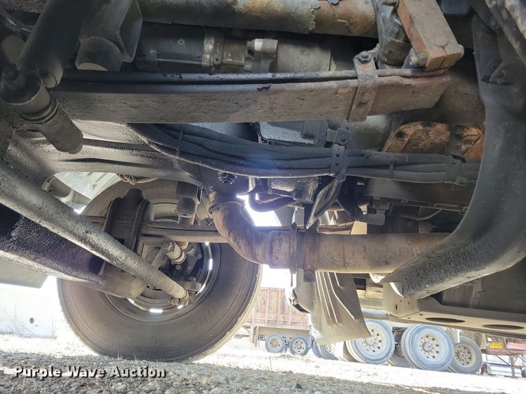 image for item LC9845 2013 Kenworth T660 semi truck