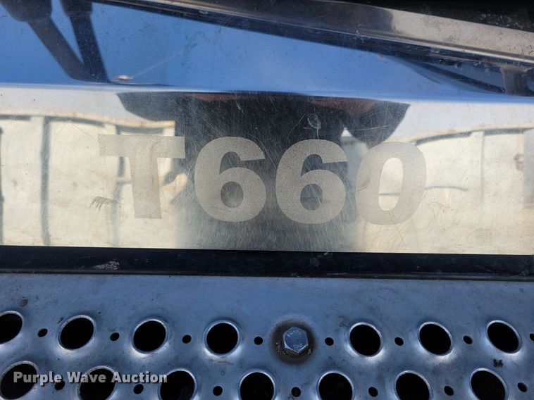 image for item LC9845 2013 Kenworth T660 semi truck