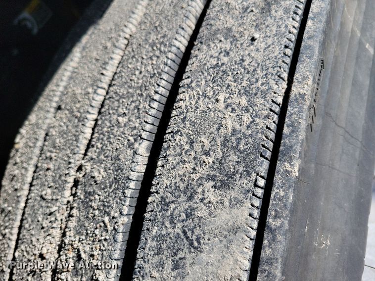 image for item LC9845 2013 Kenworth T660 semi truck