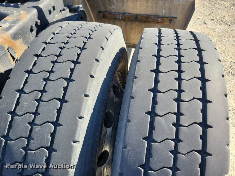 image for item LC9845 2013 Kenworth T660 semi truck