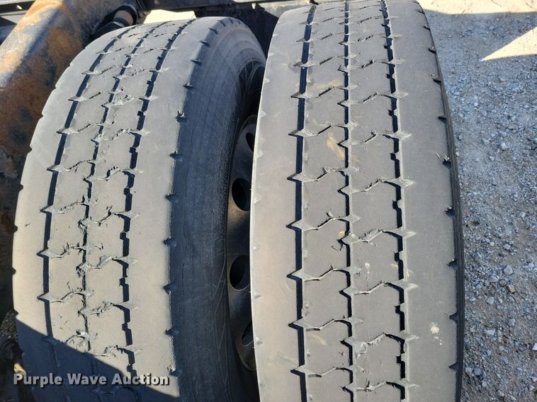 image for item LC9845 2013 Kenworth T660 semi truck