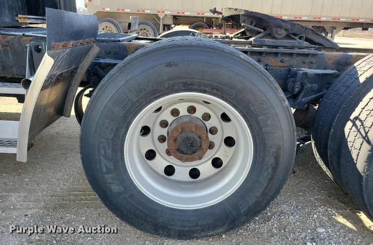 image for item LC9845 2013 Kenworth T660 semi truck