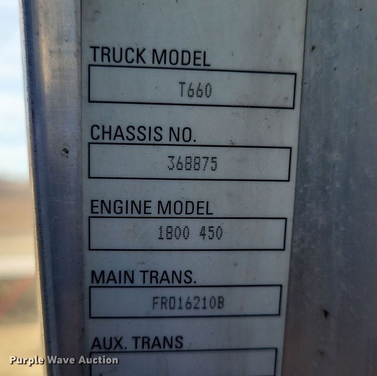 image for item LC9845 2013 Kenworth T660 semi truck