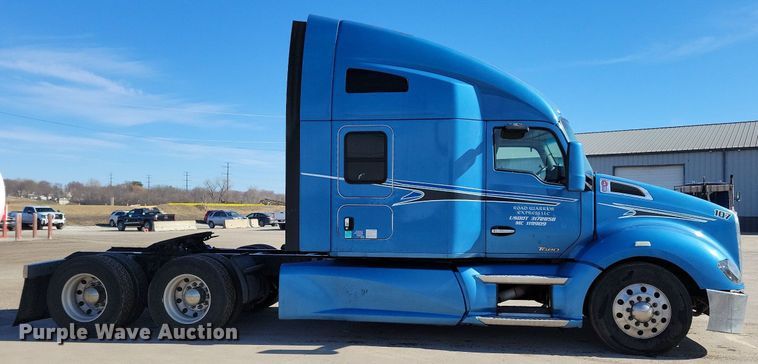 image for item LC9846 2017 Kenworth T680 semi truck