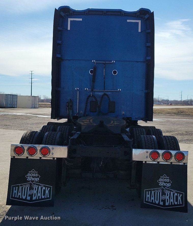 image for item LC9846 2017 Kenworth T680 semi truck