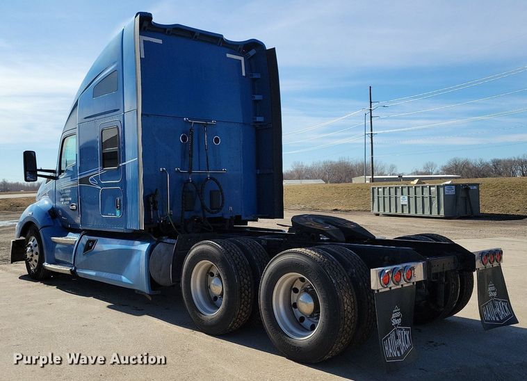 image for item LC9846 2017 Kenworth T680 semi truck