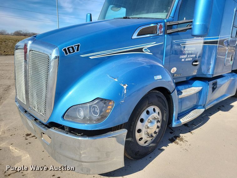 image for item LC9846 2017 Kenworth T680 semi truck