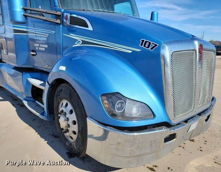 image for item LC9846 2017 Kenworth T680 semi truck