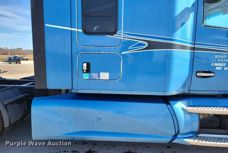 image for item LC9846 2017 Kenworth T680 semi truck