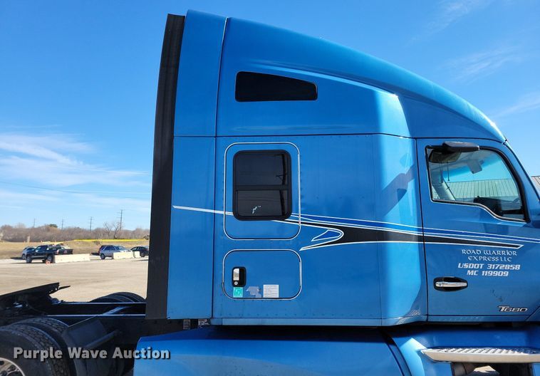 image for item LC9846 2017 Kenworth T680 semi truck
