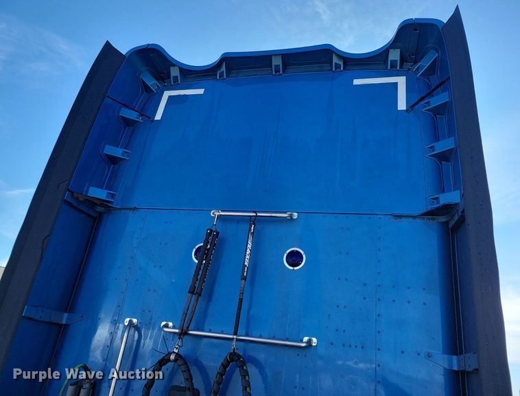 image for item LC9846 2017 Kenworth T680 semi truck