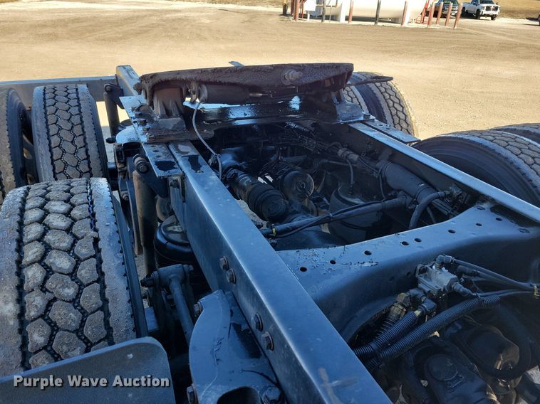 image for item LC9846 2017 Kenworth T680 semi truck