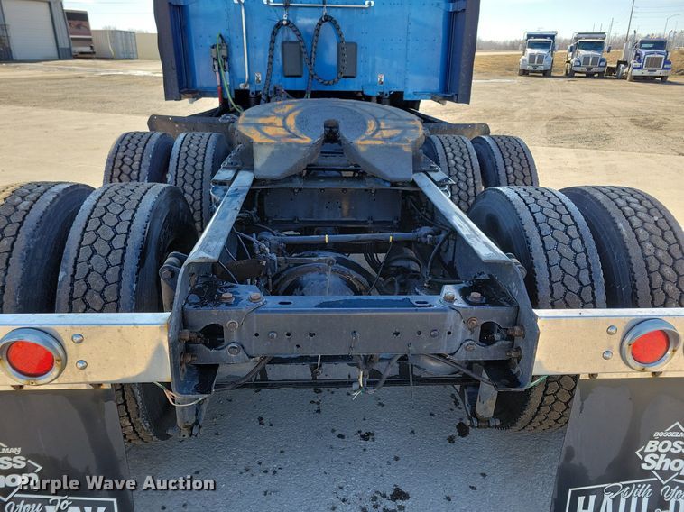 image for item LC9846 2017 Kenworth T680 semi truck