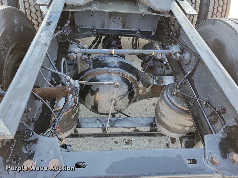 image for item LC9846 2017 Kenworth T680 semi truck