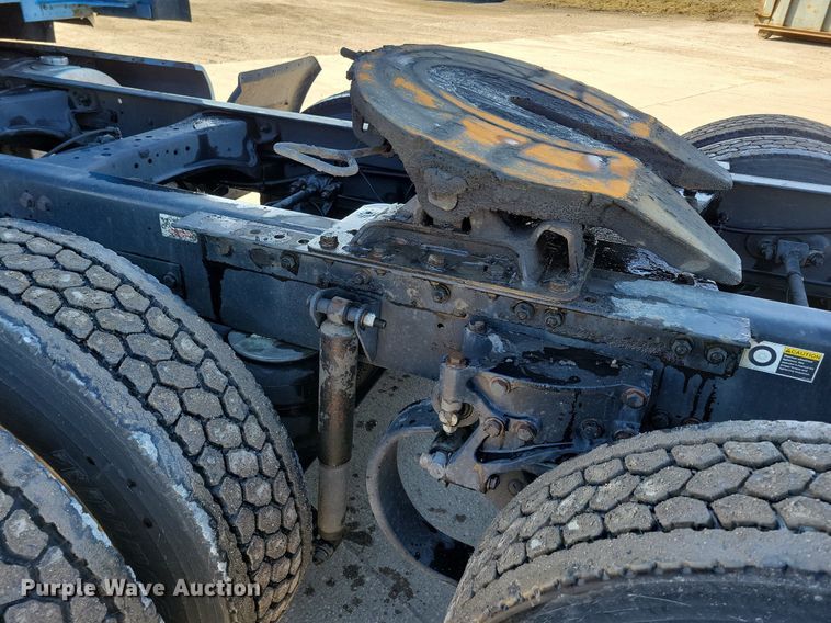 image for item LC9846 2017 Kenworth T680 semi truck