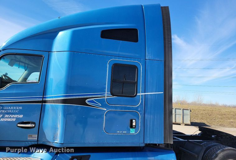image for item LC9846 2017 Kenworth T680 semi truck
